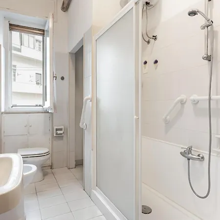 Apartment - & Roomy With Balcony!