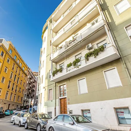 Apartment - & Roomy With Balcony! *